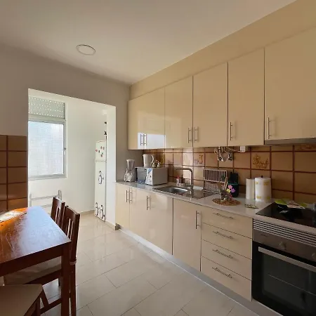 “casa Da Avo Tina” Barreiro (Setubal)