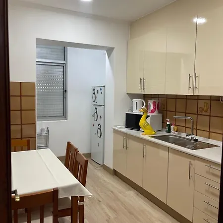 “casa Da Avo Tina” Barreiro (Setubal)